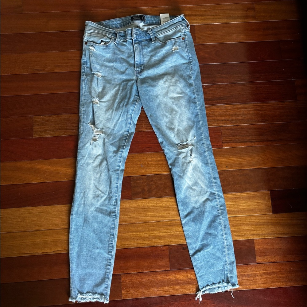 Women’s Abercrombie & Fitch Light Blue Harper Ankle Jeans - Picture 2 of 5
